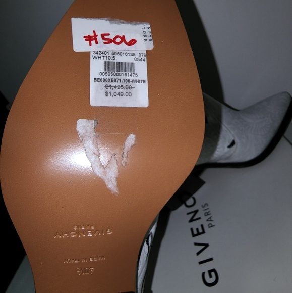 Givenchy - Picture 6 of 6